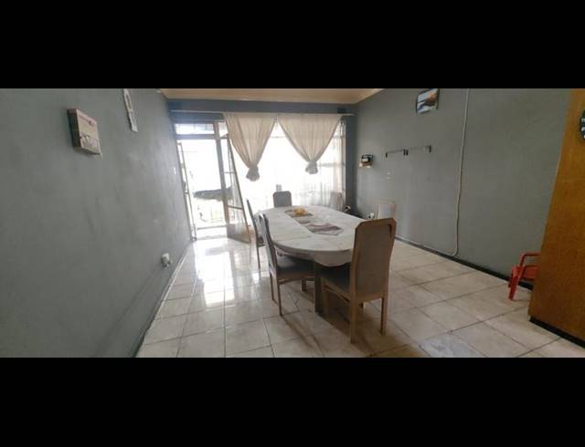 2 BEDROOM APARTMENT FOR SALE IN VANDERBIJLPARK CW 1